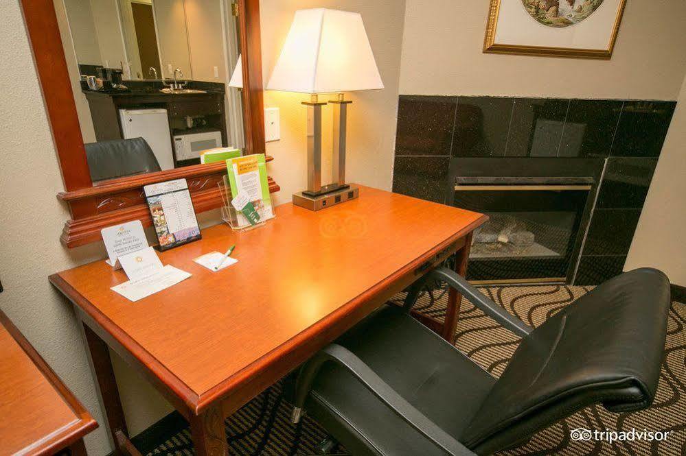La Quinta Inn By Wyndham Sandusky Near Cedar Point Luaran gambar